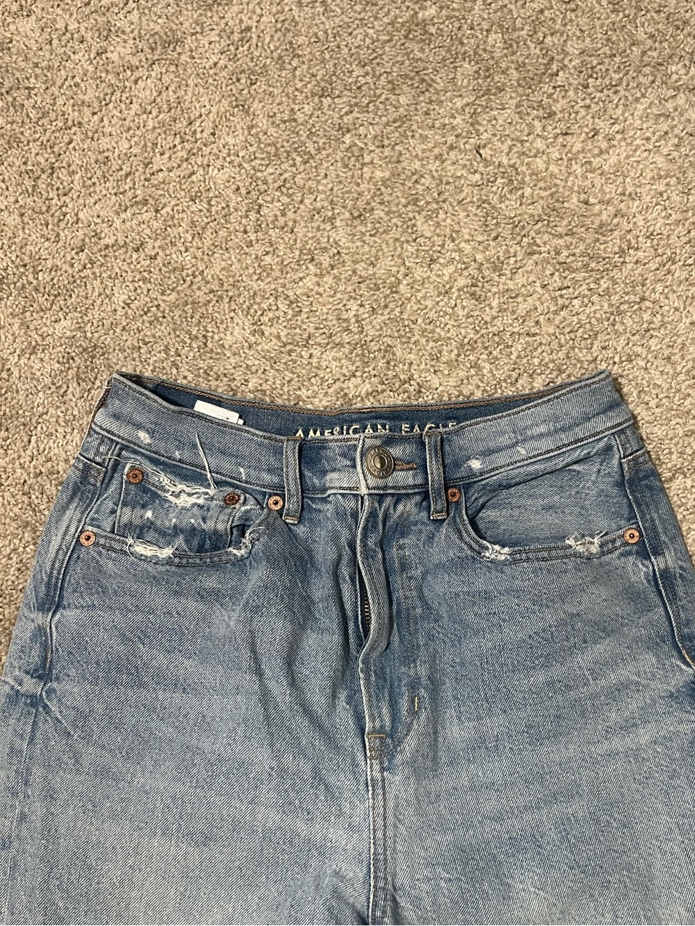 American Eagle Outfitters Women’s Light Blue Relaxed Distressed Jeans